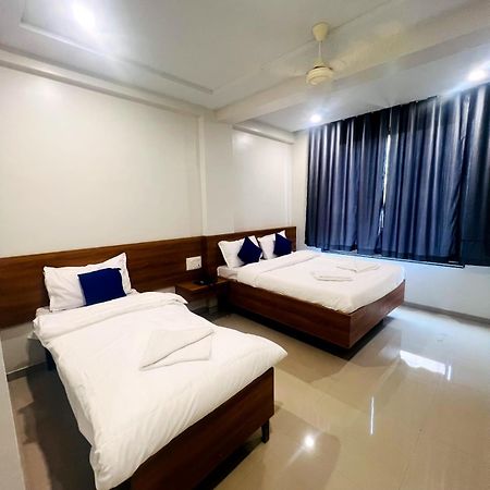 Hotel Sai Smruti 舍地 外观 照片