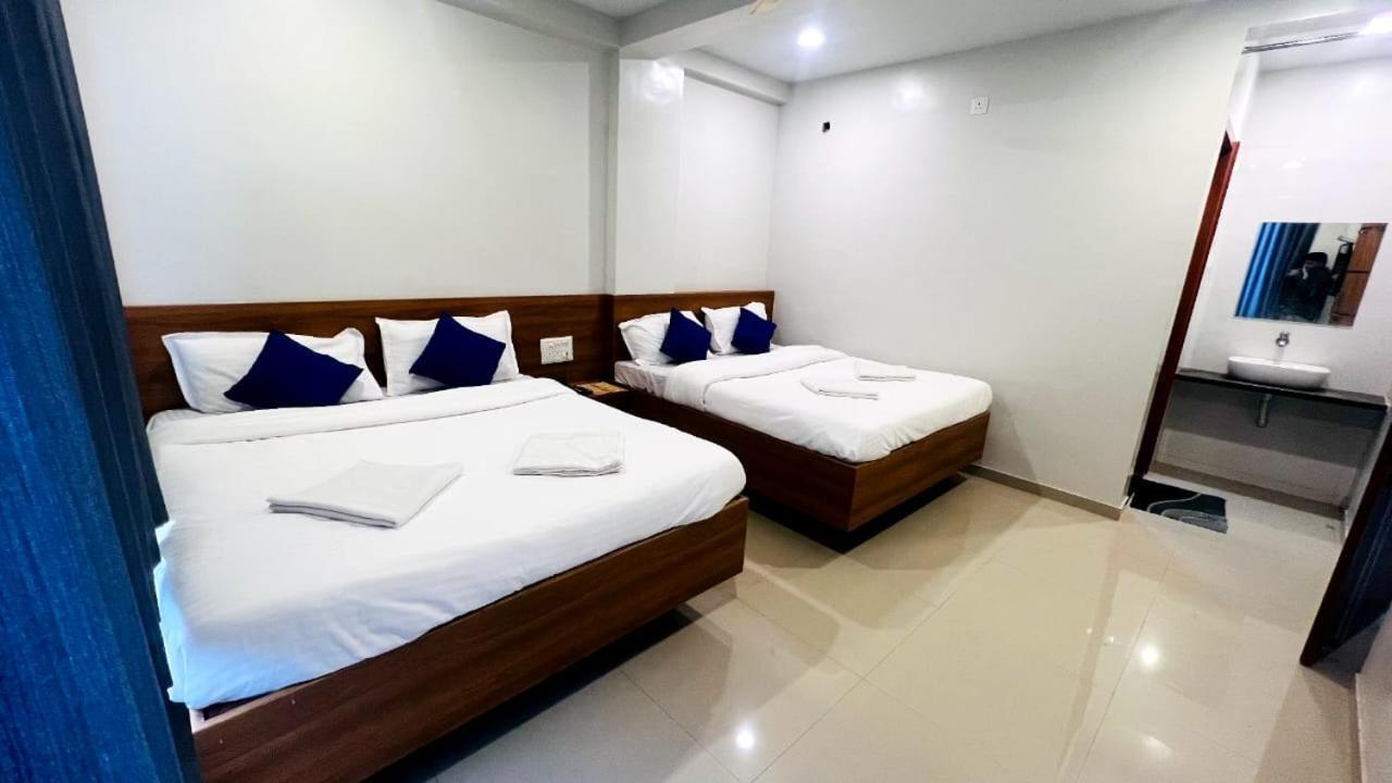 Hotel Sai Smruti 舍地 外观 照片