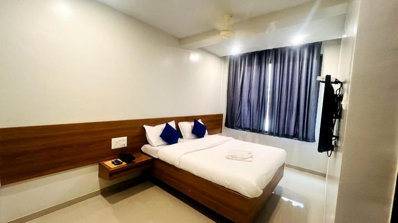 Hotel Sai Smruti 舍地 外观 照片