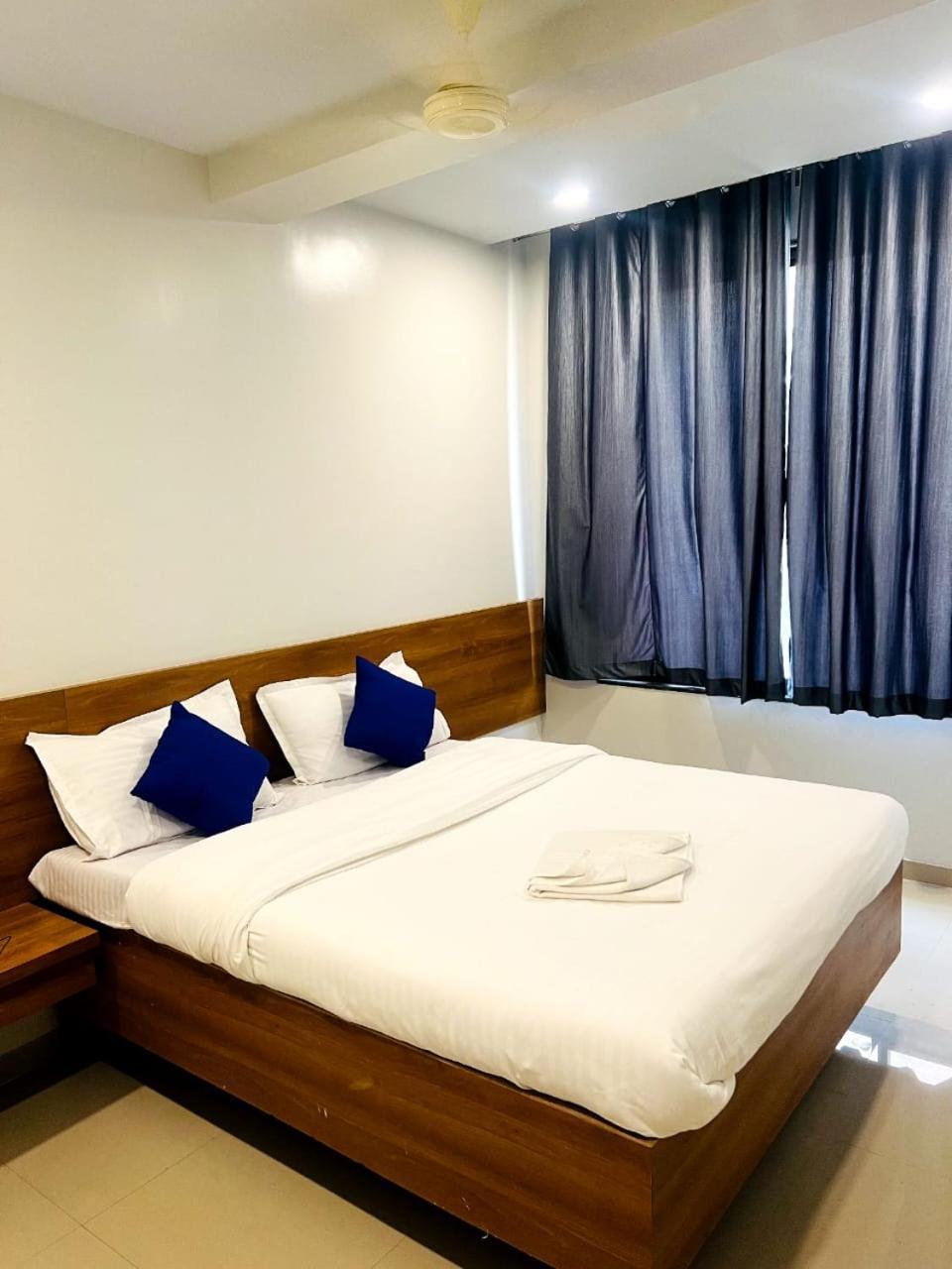 Hotel Sai Smruti 舍地 外观 照片